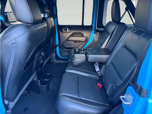 Used 2021 Jeep Wrangler Unlimited Sahara image 35