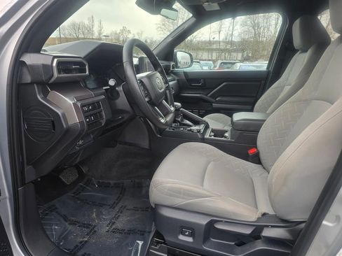 Certified 2024 Toyota Tacoma SR5 AWD/4WD image 15