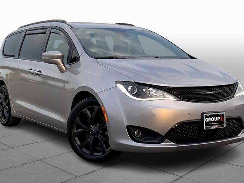 Used 2019 Chrysler Pacifica Limited w/ Advanced Safetytec Group FWD image 3