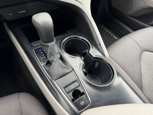 Used 2020 Toyota Camry LE image 21