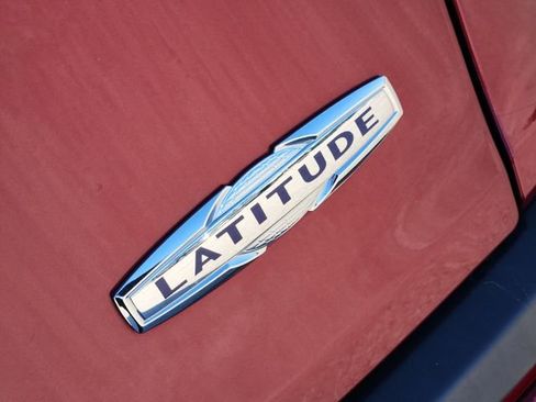 Used 2017 Jeep Cherokee Latitude w/ Comfort/Convenience Group image 10