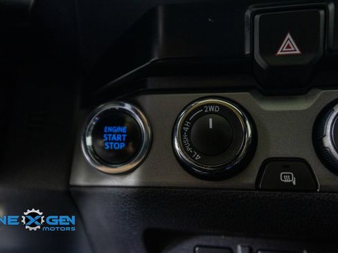 Used 2019 Toyota Tacoma TRD Sport AWD/4WD image 23