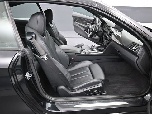 Used 2015 BMW M4 Convertible image 34