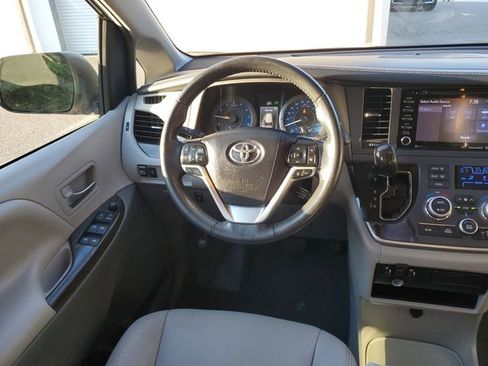 Used 2020 Toyota Sienna XLE FWD image 13
