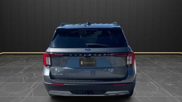 Used 2025 Ford Explorer Active w/ Active Comfort Package RWD image 8