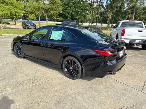 New 2026 Toyota Camry Hybrid FWD image 3
