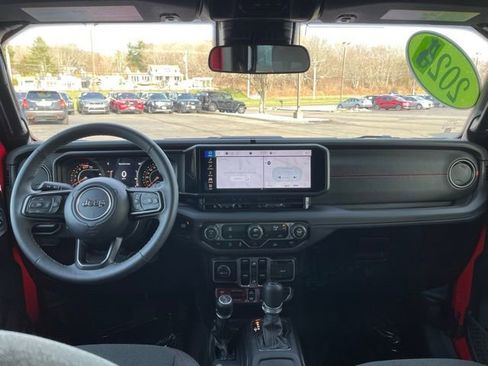 Used 2025 Jeep Wrangler Unlimited Rubicon image 12