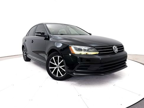 Used 2017 Volkswagen Jetta SE FWD image 1