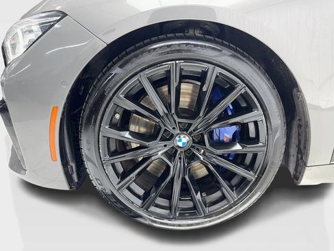 Used 2022 BMW 740i w/ M Sport Package image 46
