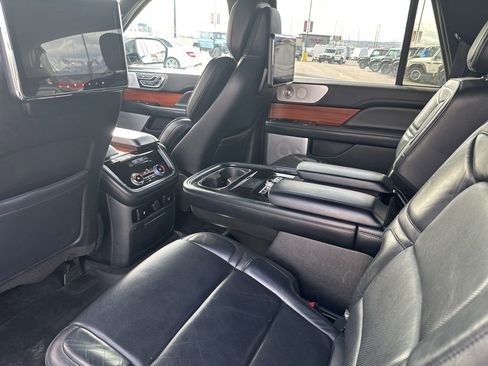 Used 2018 Lincoln Navigator L Reserve w/ Technology Package image 12