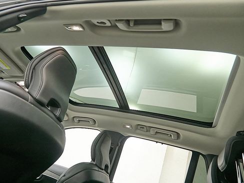 Used 2024 Volvo XC90 B6 Ultimate w/ Protection Package Premier image 23