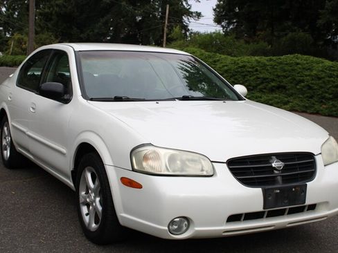Used 2001 Nissan Maxima SE FWD image 2