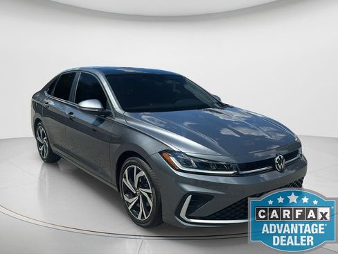 Certified 2026 Volkswagen Jetta SEL FWD image 3