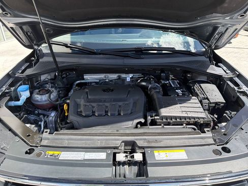 Certified 2022 Volkswagen Tiguan SE R-Line image 23