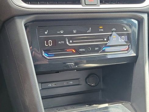 Certified 2025 Volkswagen Taos SE FWD image 24