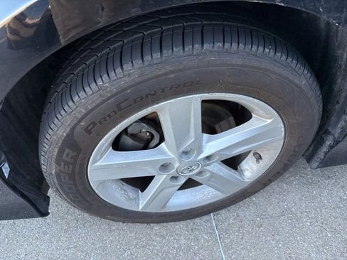 Used 2012 Toyota Camry SE image 2