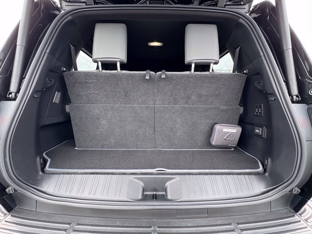 Used 2024 Lexus GX 550 w/ Accessory Package (31) AWD/4WD image 12
