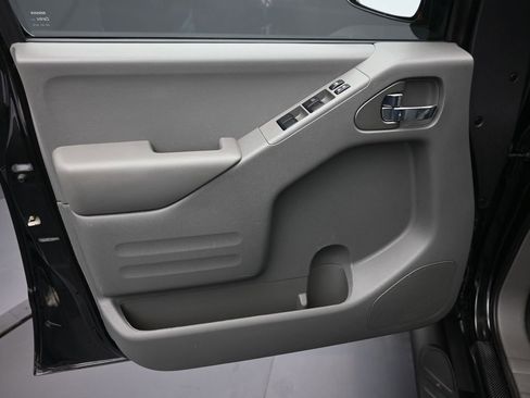 Used 2020 Nissan Frontier SV w/ Midnight Edition Floor Mats image 11