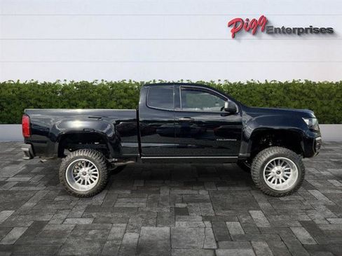 Used 2022 Chevrolet Colorado W/T w/ WT Convenience Package AWD/4WD image 9