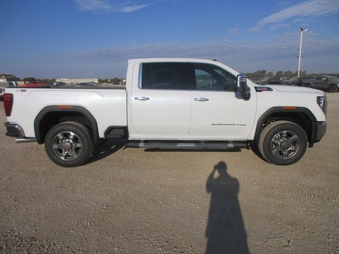 New 2026 GMC Sierra 2500 SLT w/ SLT Premium Package image 3