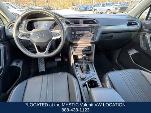 Certified 2022 Volkswagen Tiguan SE w/ Panoramic Sunroof Package AWD/4WD image 16