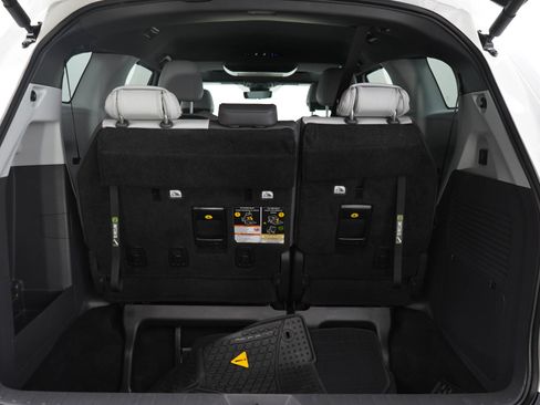 Used 2023 Toyota Sienna XSE AWD/4WD image 9