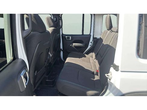 Used 2025 Jeep Wrangler Unlimited Rubicon 4xe w/ Convenience Group AWD/4WD image 15