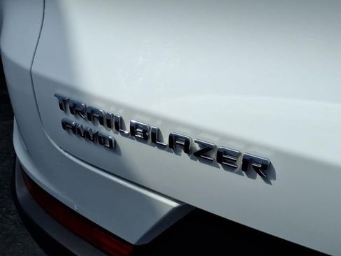 Certified 2022 Chevrolet TrailBlazer LT w/ Convenience Package AWD/4WD image 17
