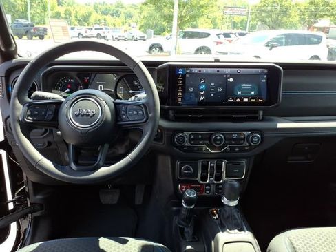 Used 2025 Jeep Wrangler Unlimited Rubicon 4xe w/ Safety Group AWD/4WD image 14