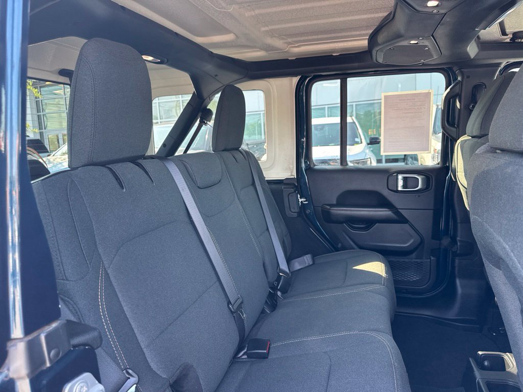 Used 2025 Jeep Wrangler Unlimited Sahara AWD/4WD image 22