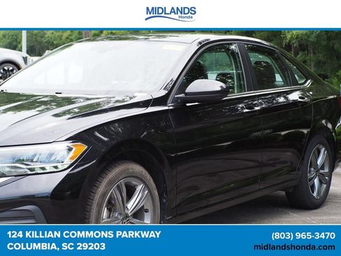 Used 2024 Volkswagen Jetta SE FWD image 5