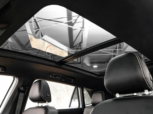 Used 2021 Volkswagen Atlas Cross Sport SEL R-Line w/ Cross Sport MDO Package image 5