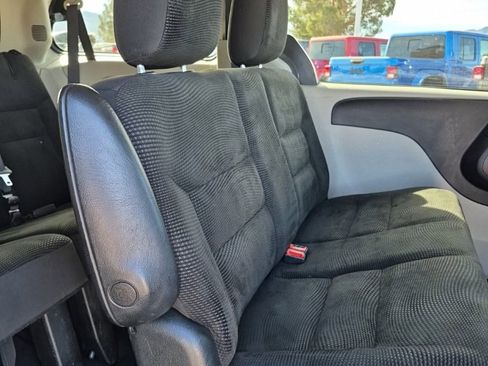 Used 2020 Dodge Grand Caravan SE w/ UConnect Hands-Free Group image 33