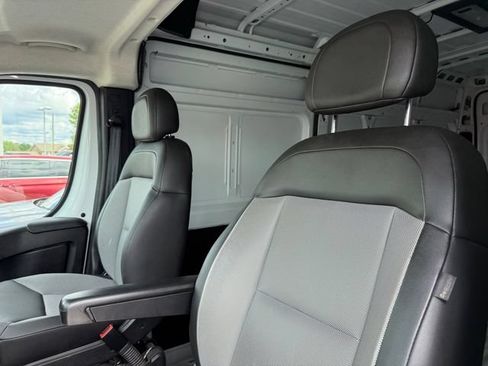 Used 2025 RAM ProMaster 2500 w/ Convenience Group FWD image 9