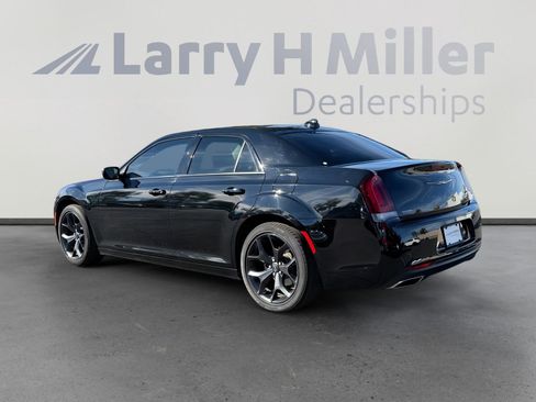 Used 2023 Chrysler 300 Touring w/ Sport Appearance Package image 3