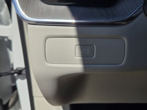 Used 2024 Volvo XC60 B5 Plus w/ Protection Package Premier image 31