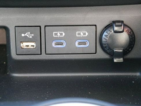 Used 2022 Toyota Highlander XLE AWD/4WD image 21