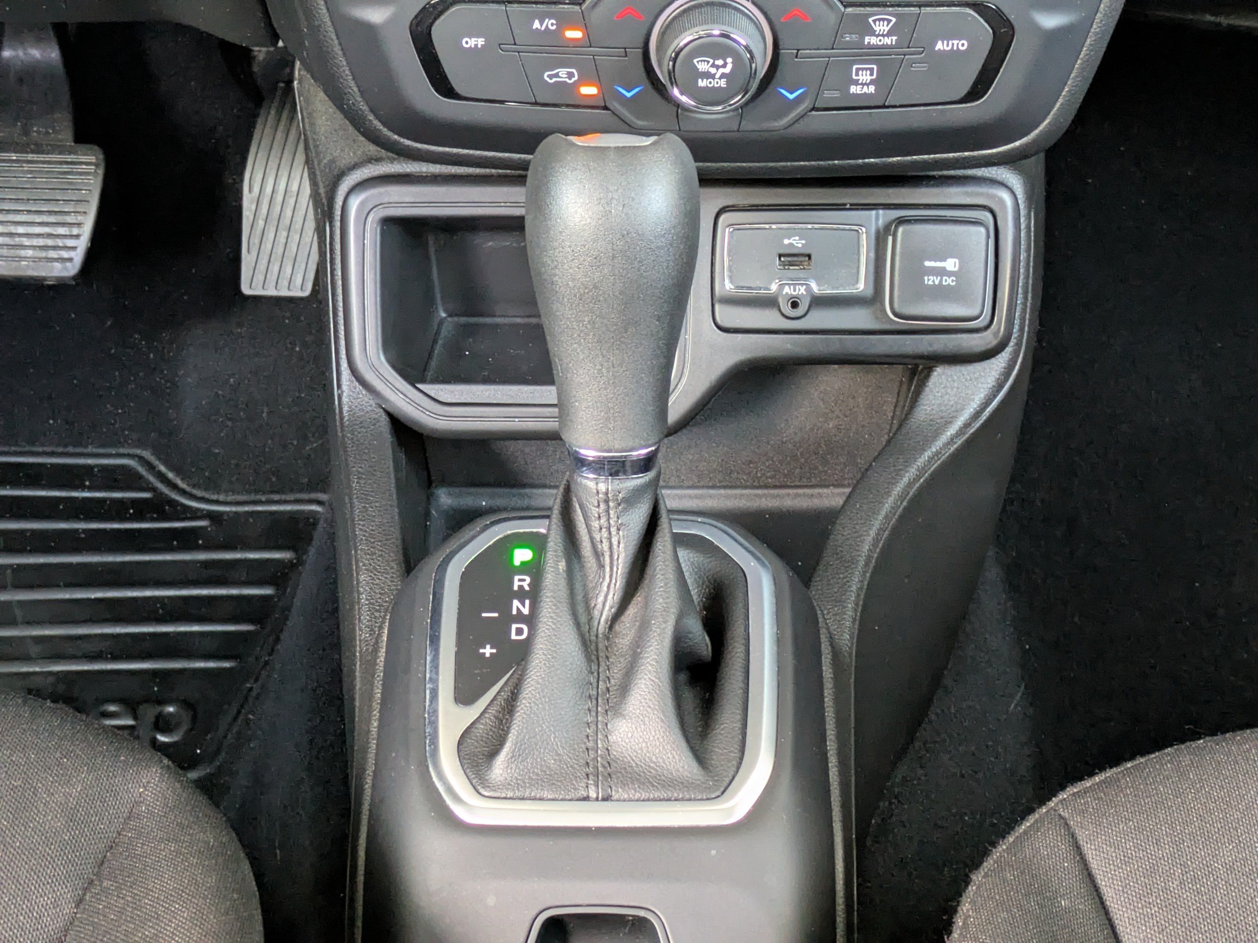 Used 2021 Jeep Renegade Latitude w/ Sun & Sound Group FWD image 19