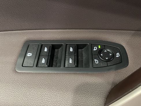 Used 2024 BMW iX xDrive50 w/ Sport Package AWD/4WD image 11
