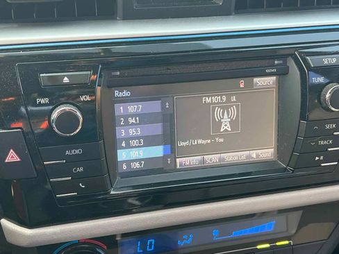 Used 2015 Toyota Corolla LE image 10