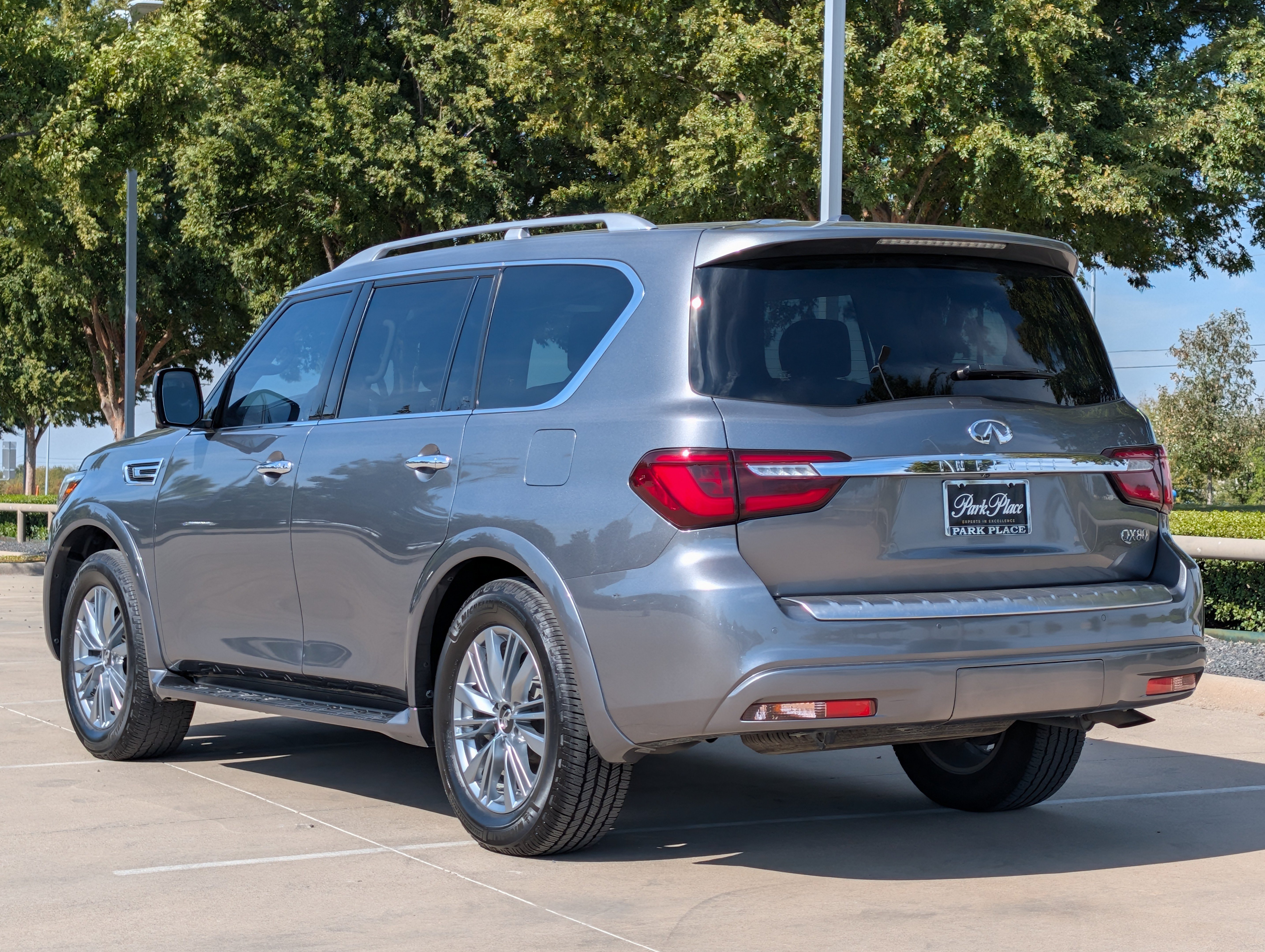 Used 2021 INFINITI QX80 Luxe w/ Cargo Package RWD image 3