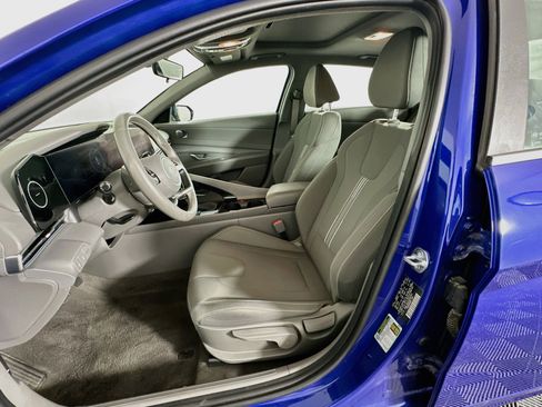 Used 2025 Hyundai Elantra SEL FWD image 13