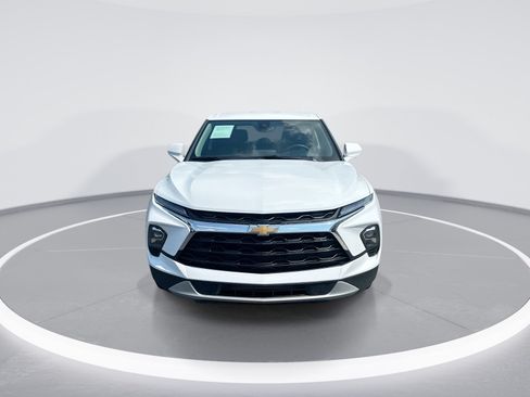 Used 2025 Chevrolet Blazer LT FWD image 3