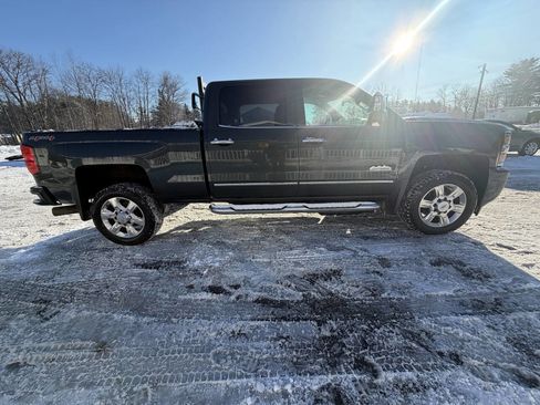 Used 2017 Chevrolet Silverado 2500 High Country w/ Duramax Plus Package image 8