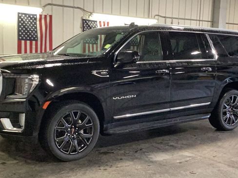 Used 2024 GMC Yukon XL SLT w/ SLT Luxury Package image 7