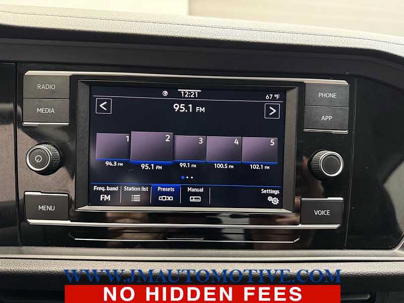 Used 2024 Volkswagen Jetta SE FWD image 22
