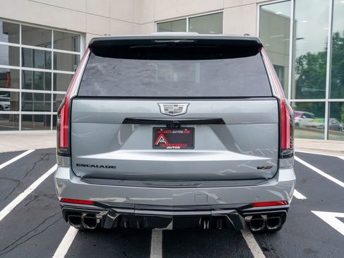 Used 2025 Cadillac Escalade V w/ LPO, ONYX Package AWD/4WD image 16