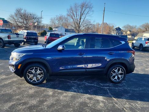 Used 2021 Kia Seltos EX image 2