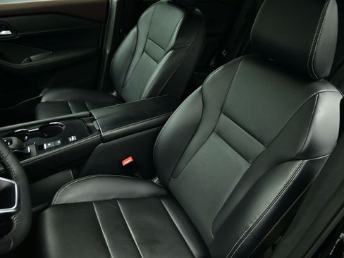 Used 2023 Nissan Rogue SL w/ SL Premium Package image 16