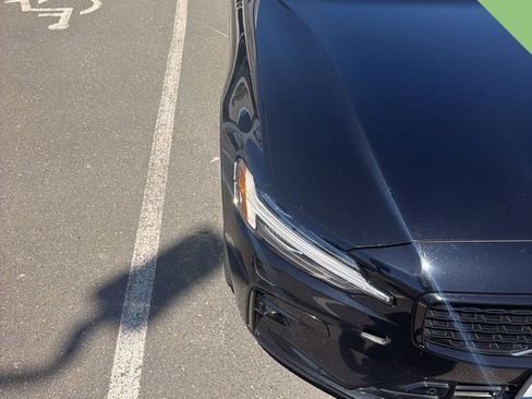 Used 2022 Volvo S60 B5 Momentum w/ Premium Package AWD/4WD image 8